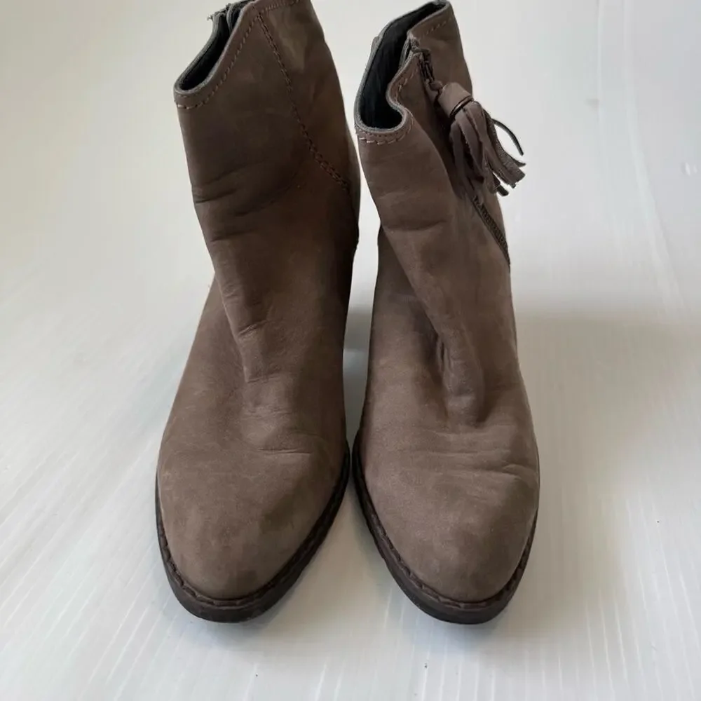 Stuart Weitzman western booties size 8.5 beige women’s boots **see note